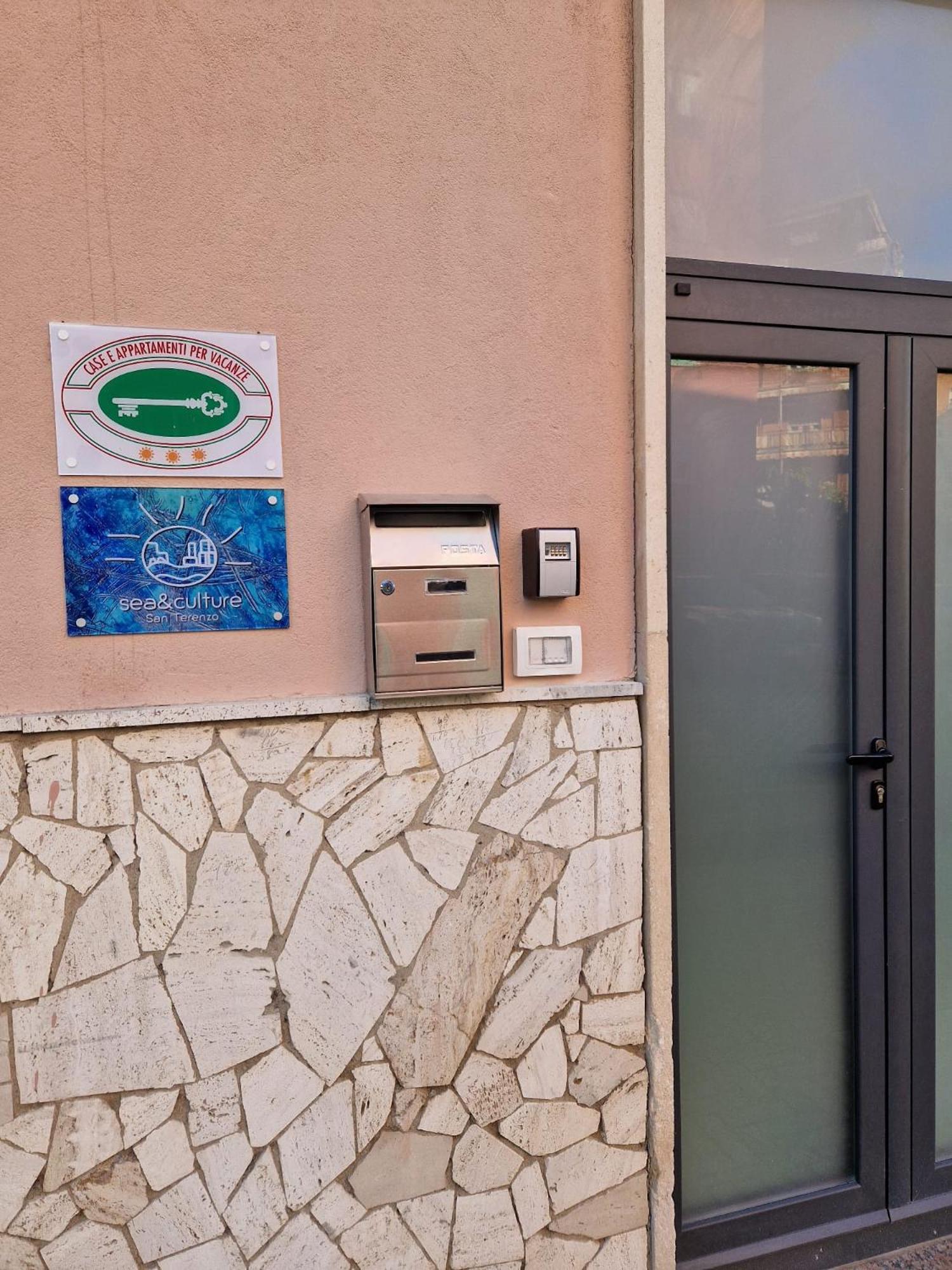 Sea & Culture -lerici-300 M From The Apartment San Terenzo